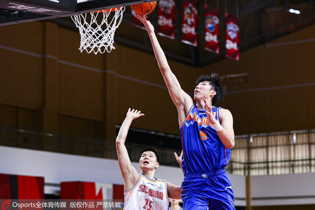 关键时刻球员发挥稳定，锁定胜局