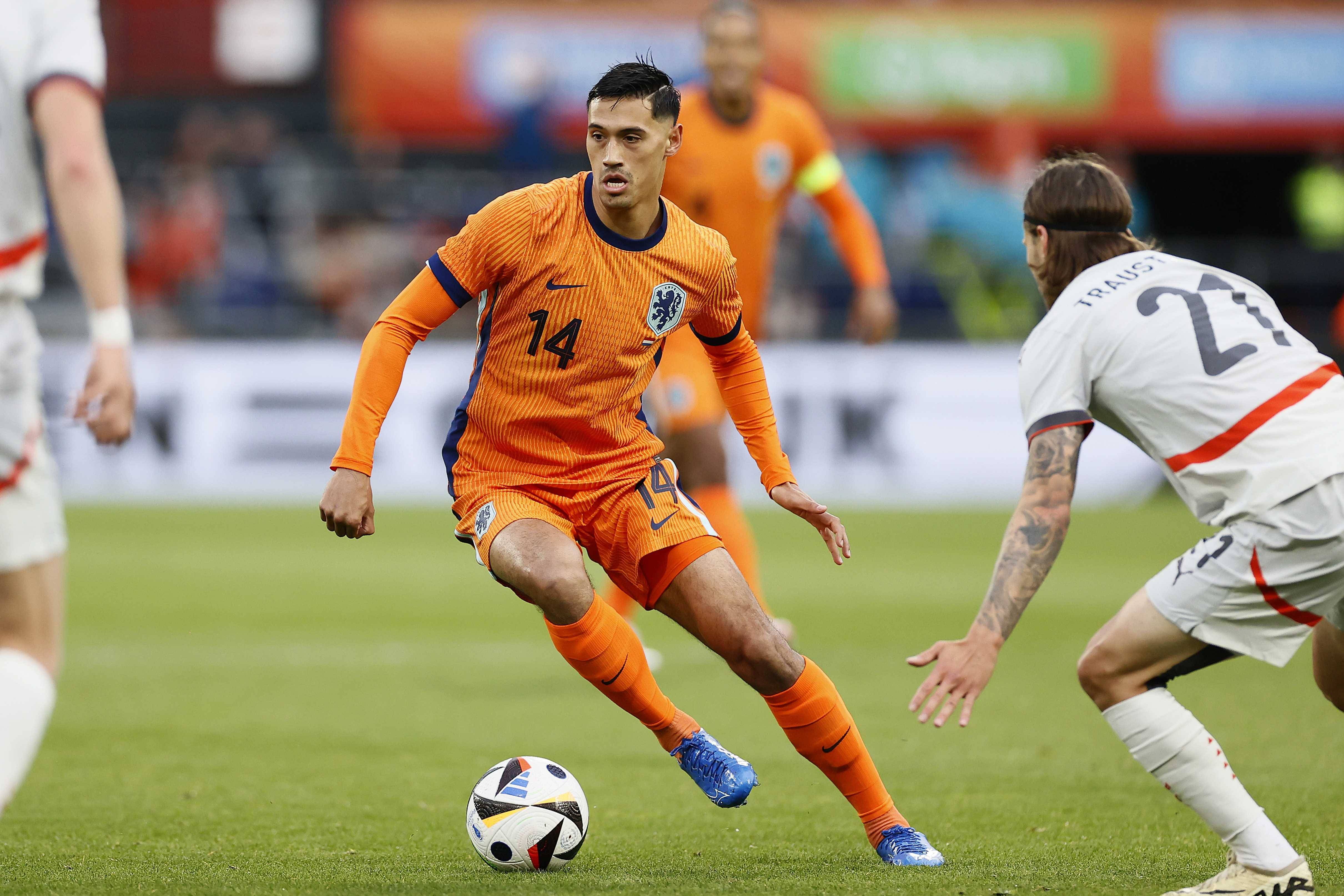 冰岛球员备战环境优美，球员全力备战的简单介绍