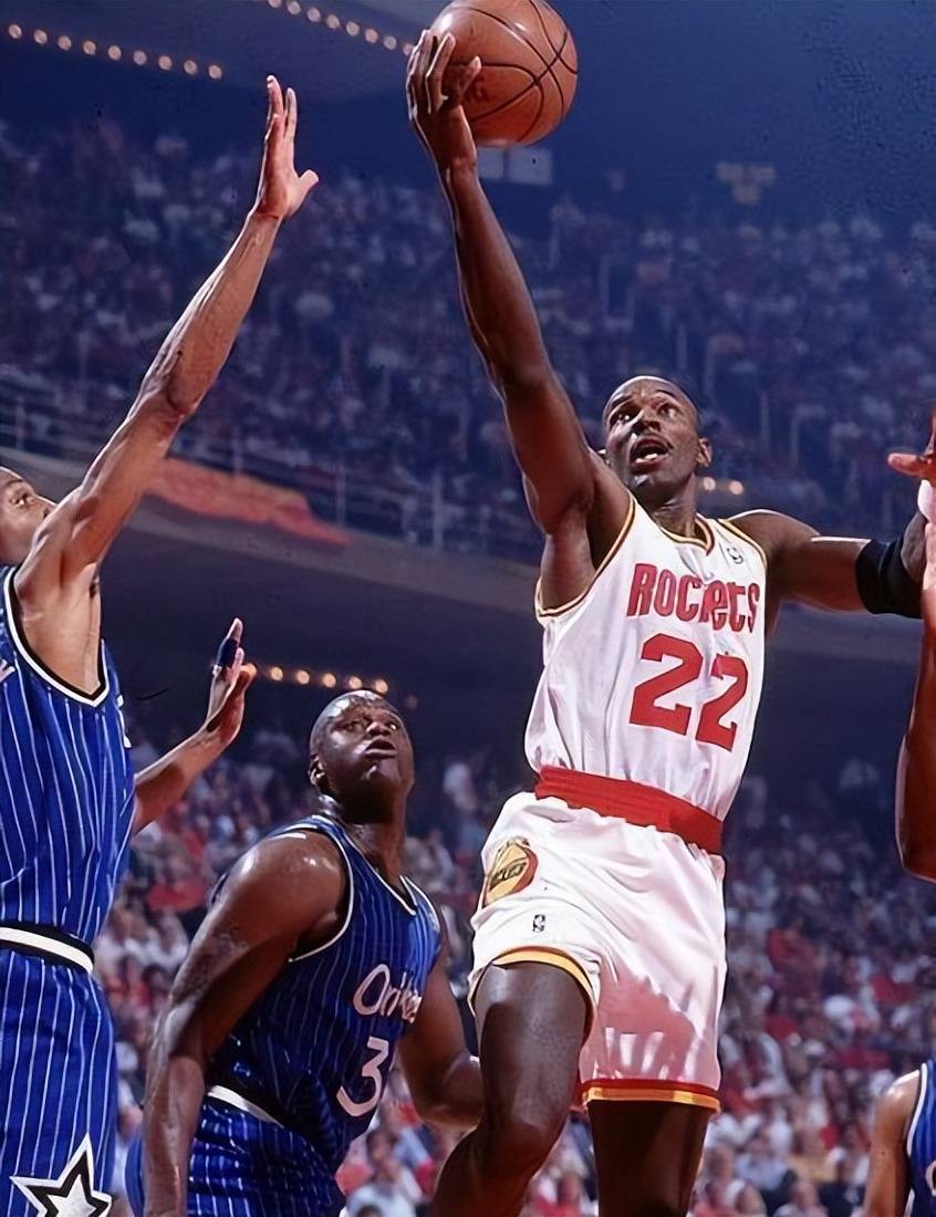 哥伦比亚中锋在欧洲联赛中彰显实力