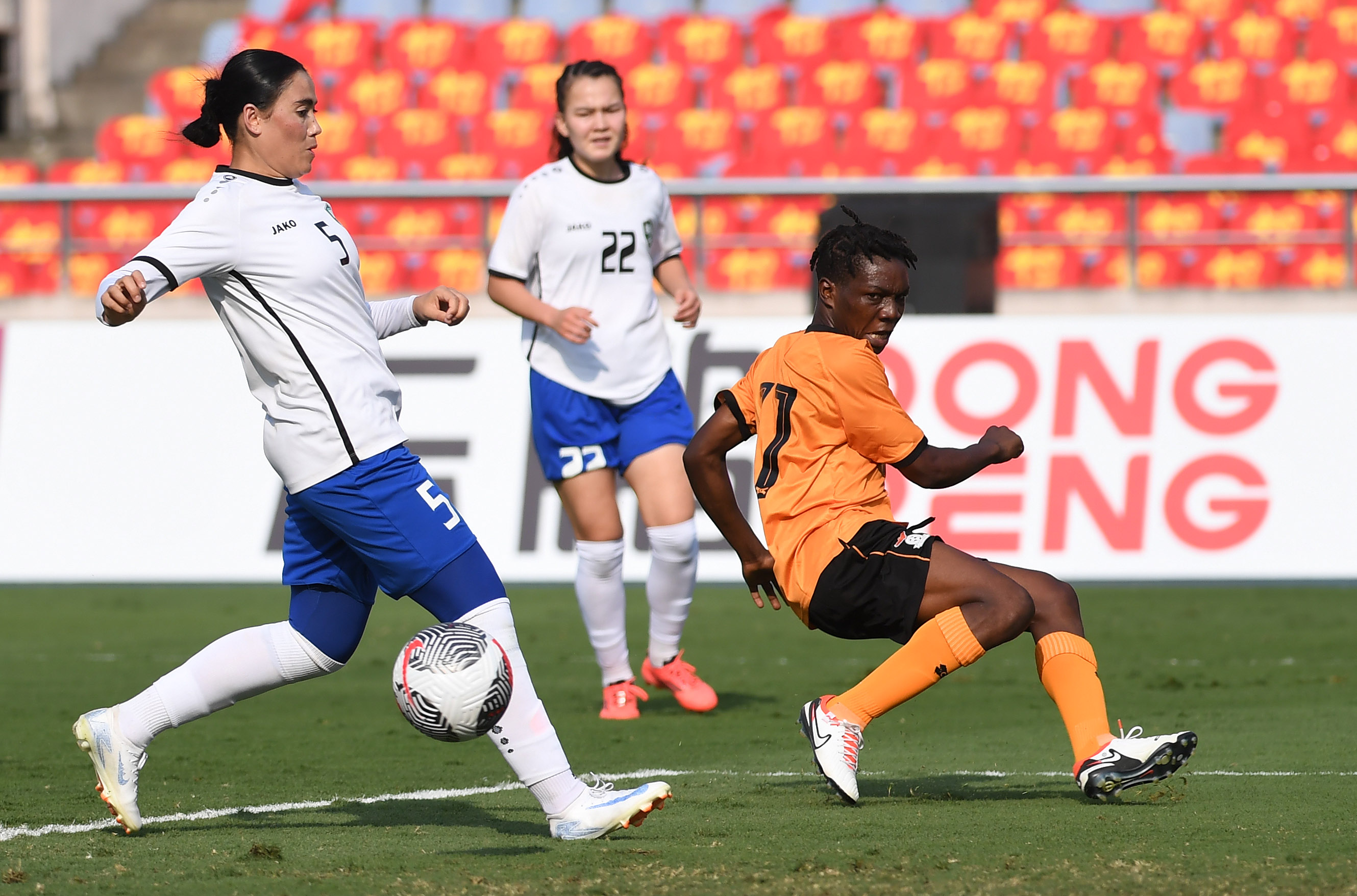 国际女足比赛中，欧洲队伍实力高挑