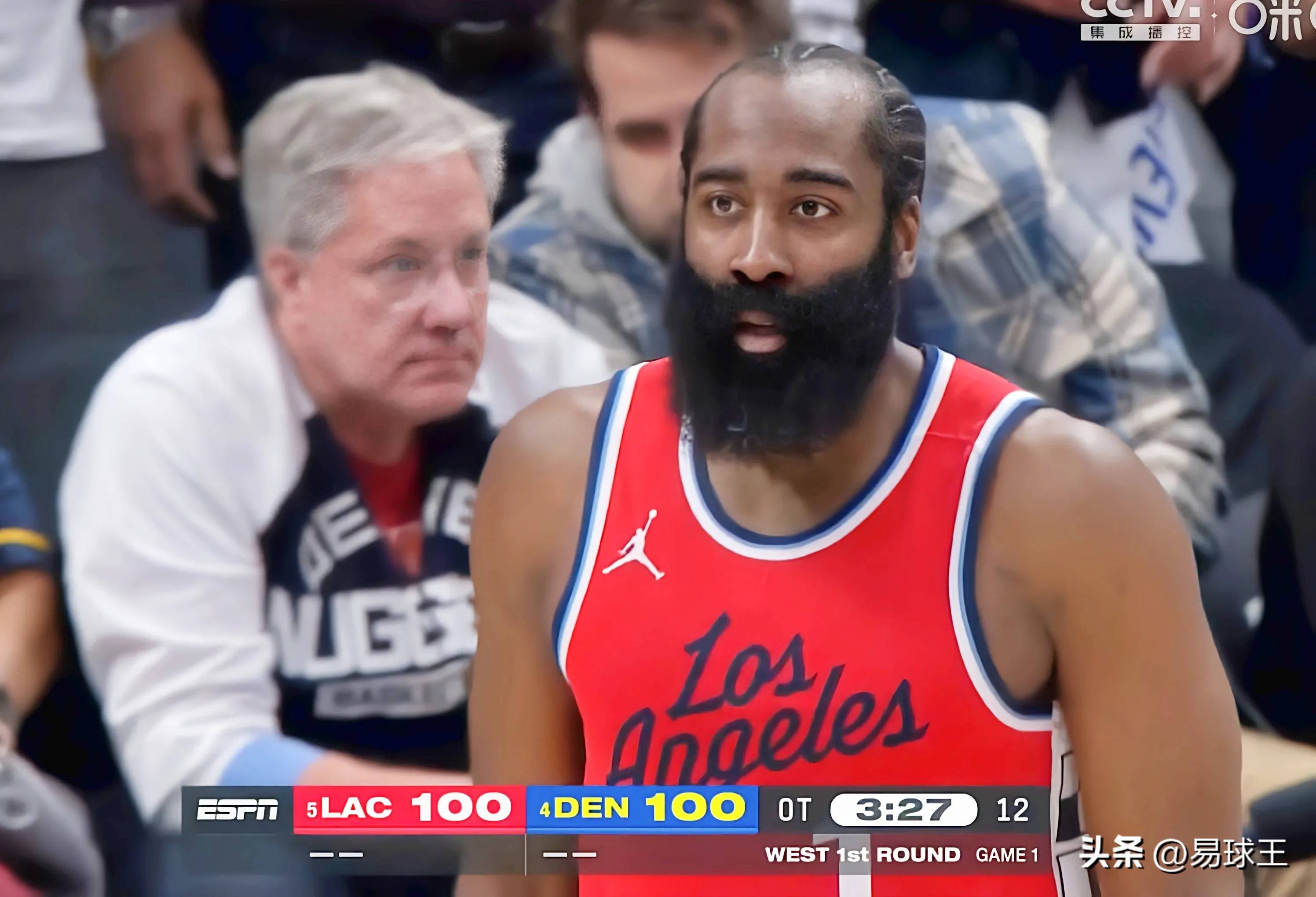 关于快船胜利后跻身西部前三，队员士气高涨的信息