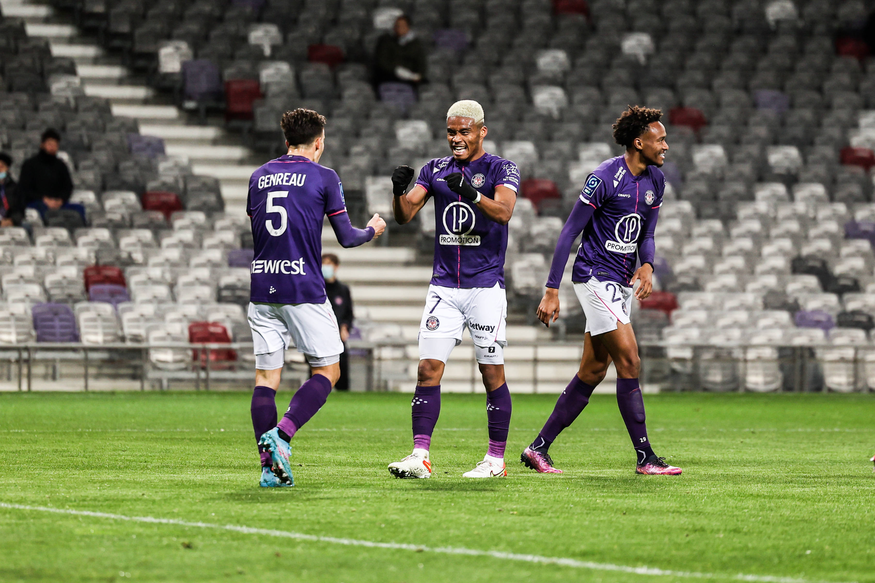 法甲赛场上掀起一场激烈争夺