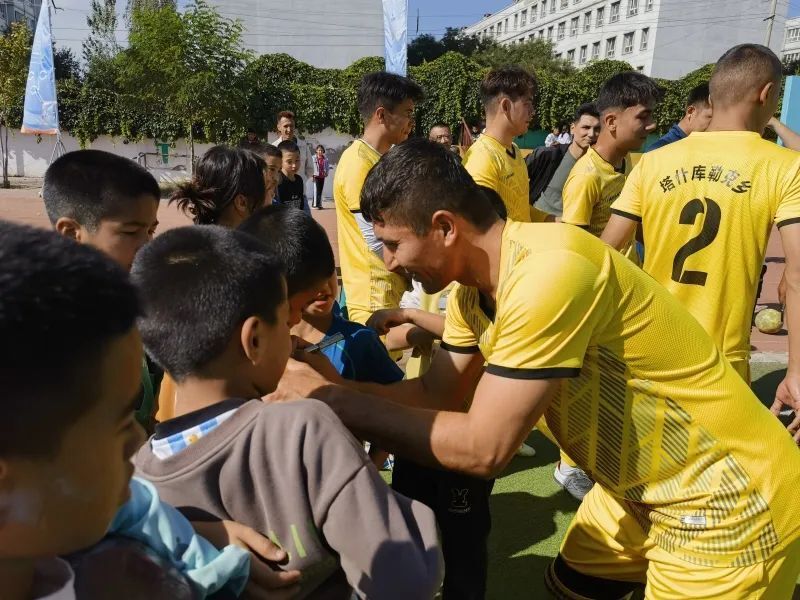 角逐激烈！国内足球联赛球员实力较量！的简单介绍