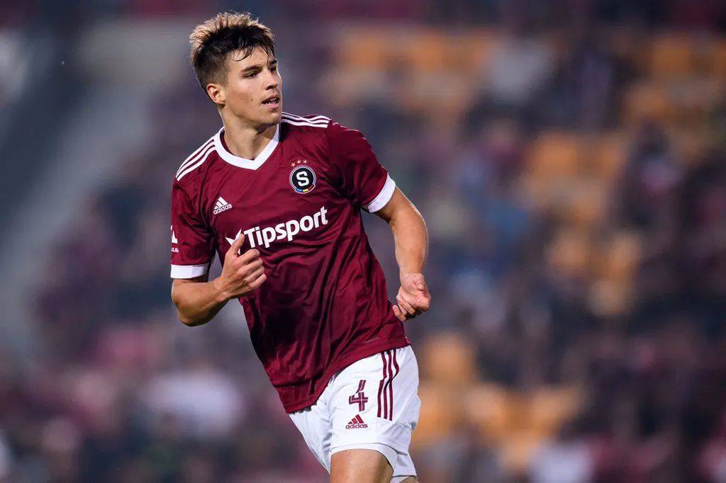 捷克国脚表现抢眼，助莱比锡客场获得胜利