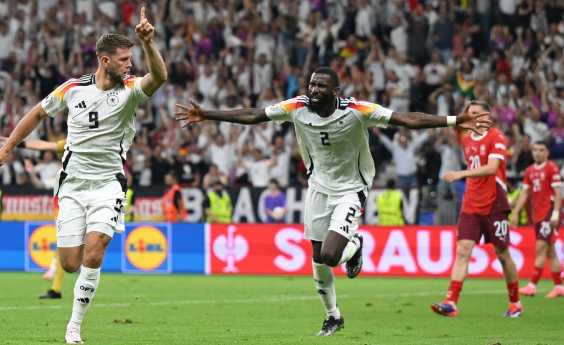 匈牙利队大胜丹麦，豪取小组第一冲刺八强