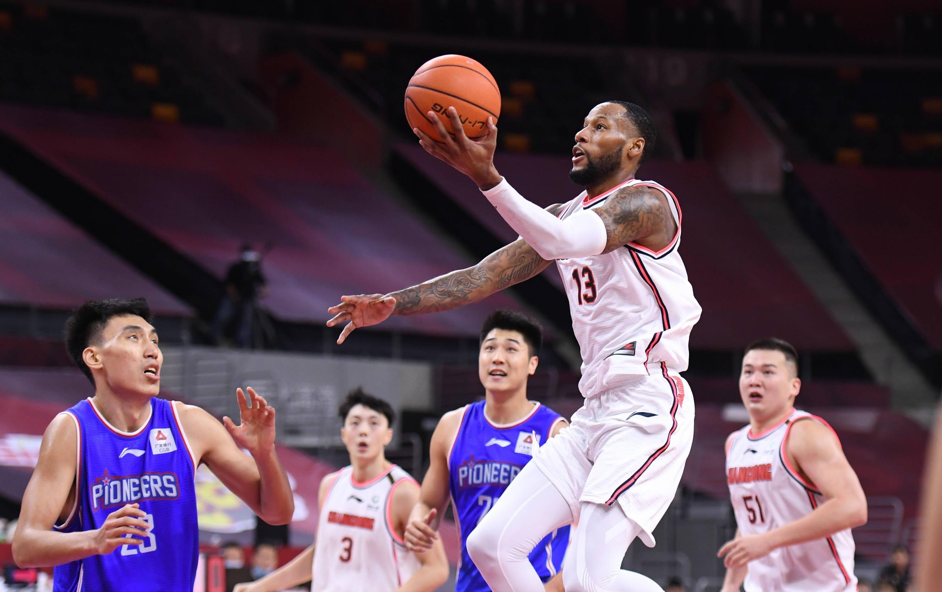 季后赛氛围浓厚，球迷热情高涨！的简单介绍