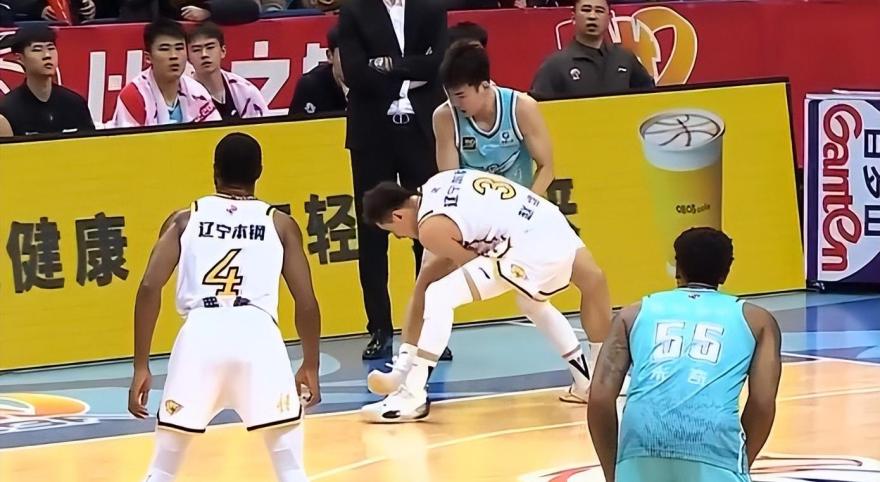 辽宁男篮逆袭成功，击败北京男篮