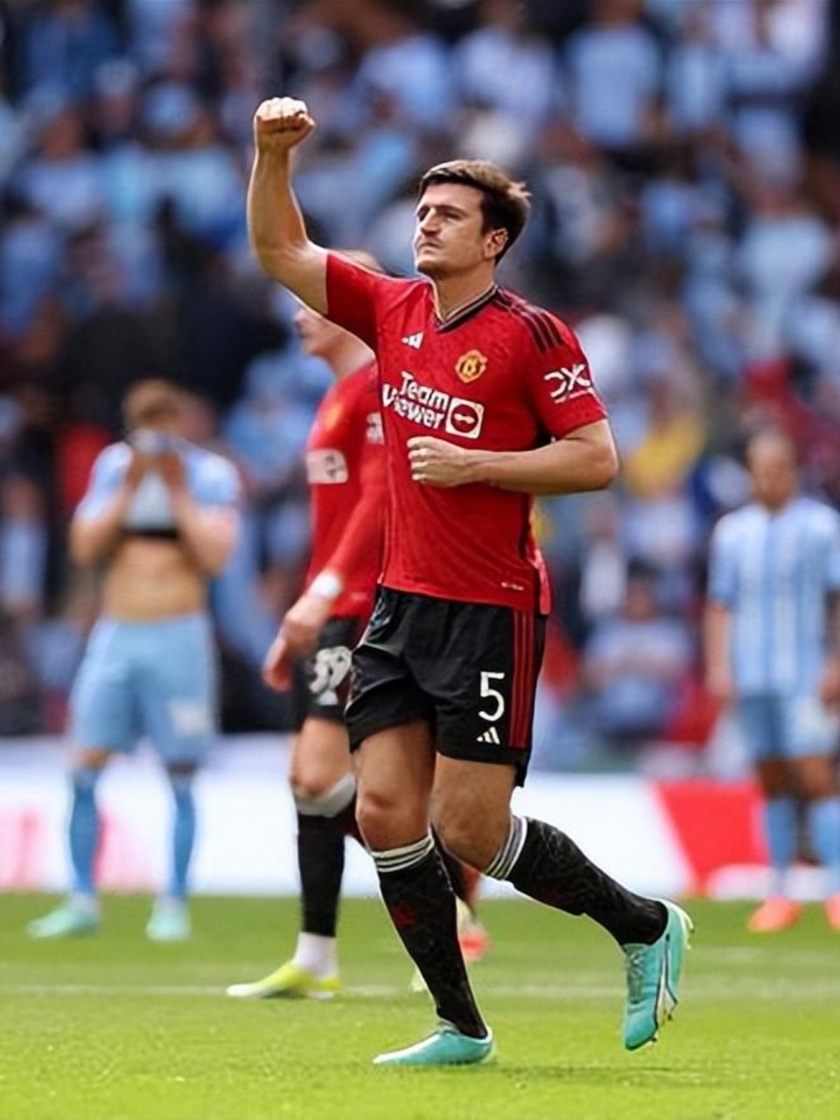 包含曼联客场遭遇让步，欧冠之路不明朗的词条