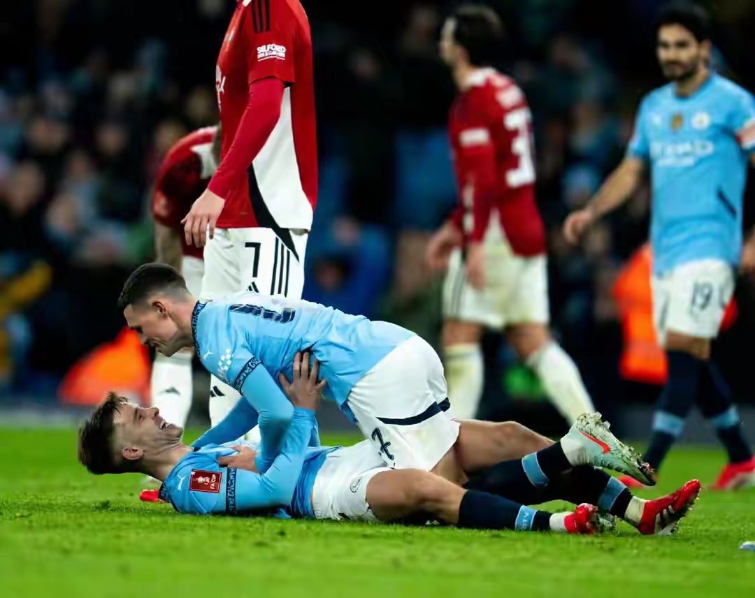 曼城中场临时披甲，拯救球队于危机