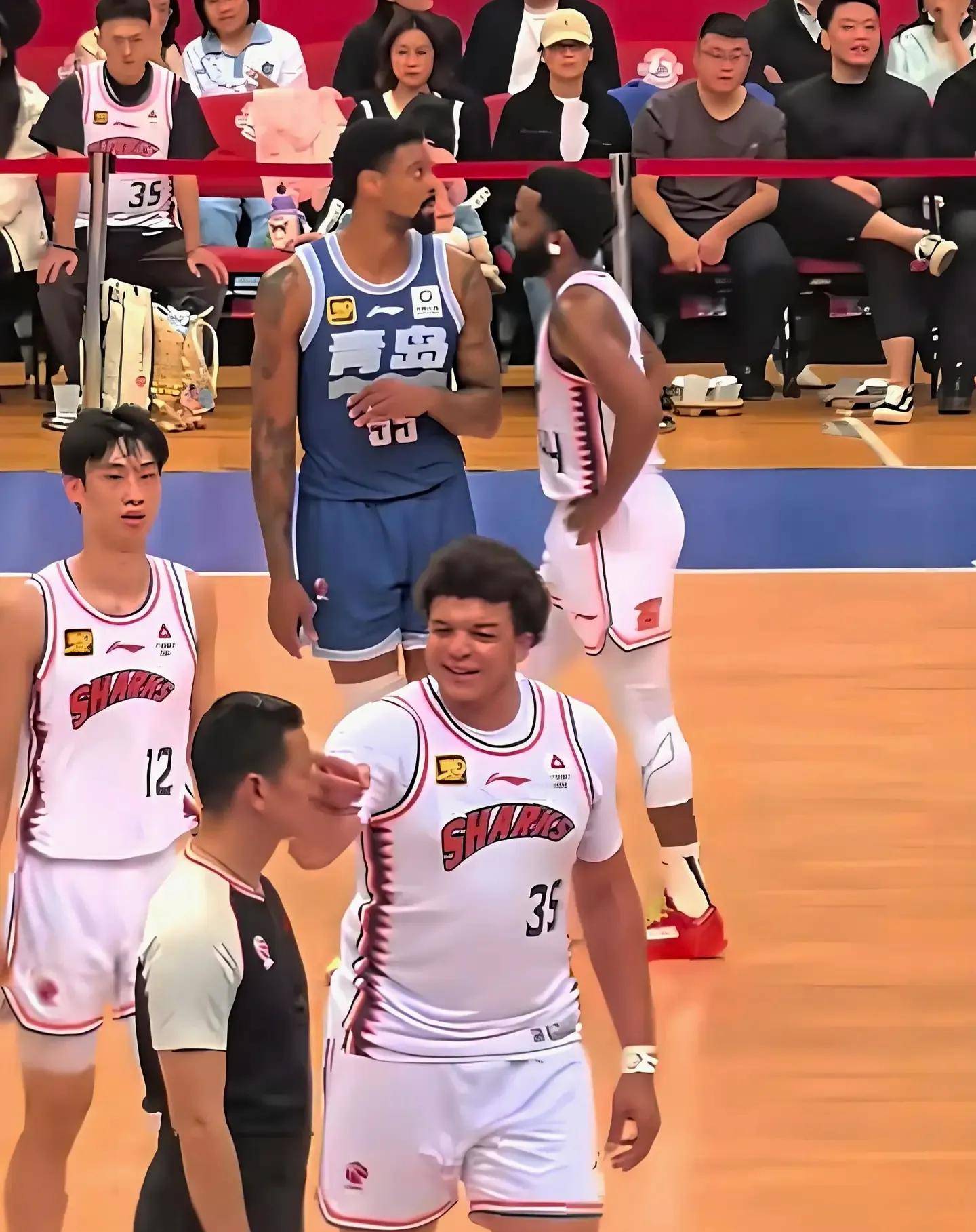 外援球员因伤缺阵，球队面临严峻考验