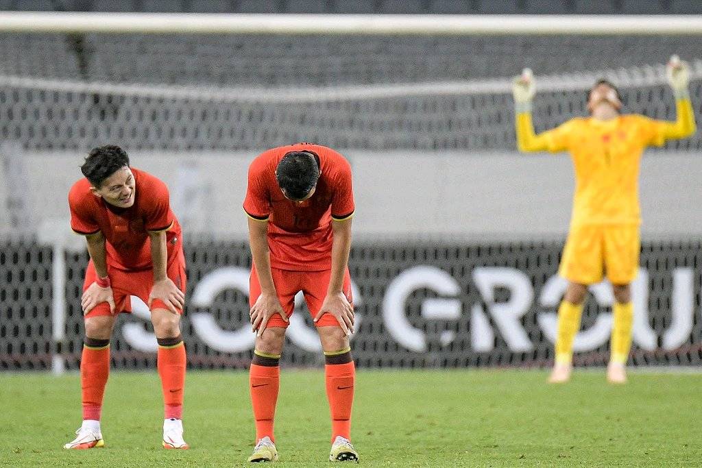 竞技状态高涨！球员连续得分助球队获胜