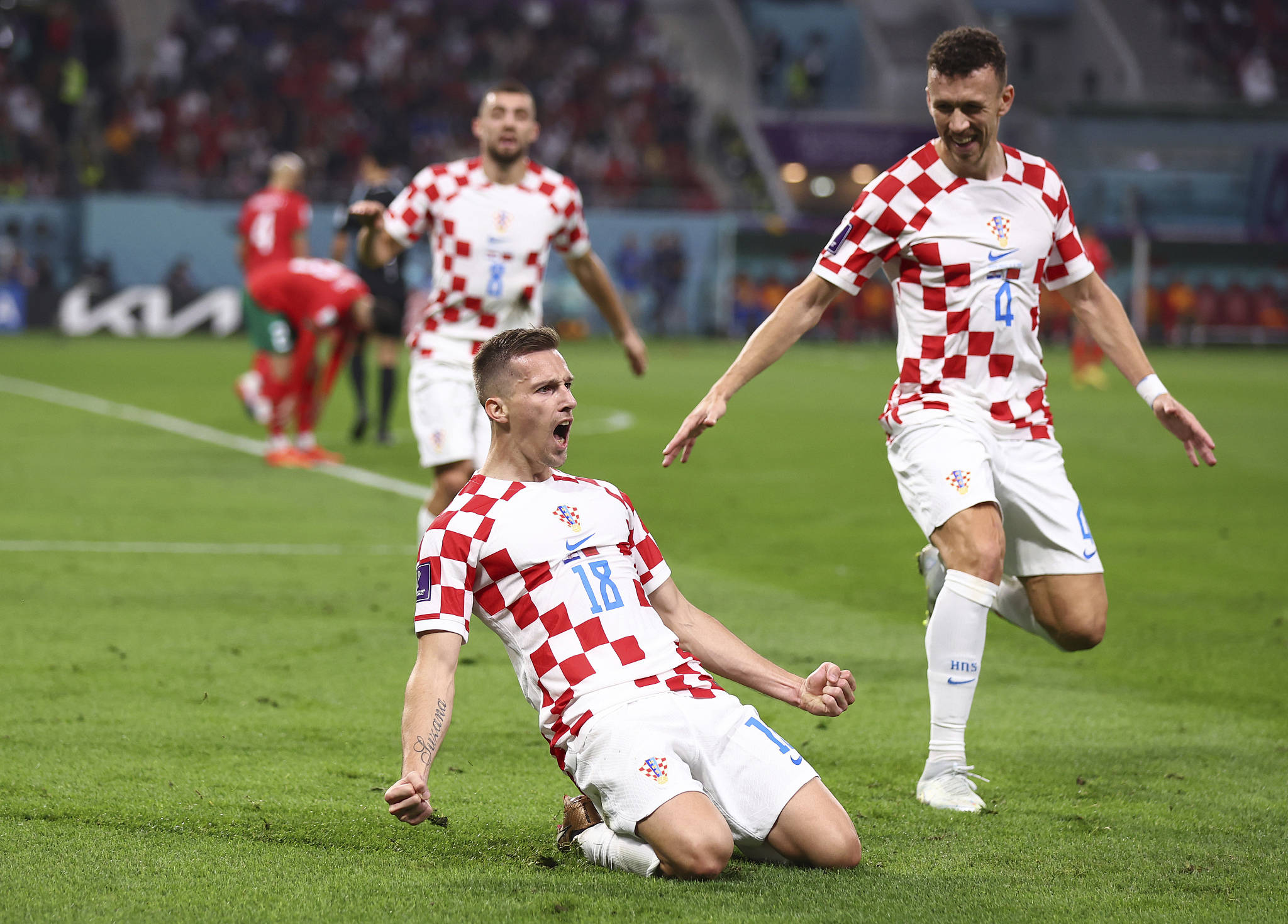 包含欧国联比赛再掀激烈风暴，球员挑战极限的词条