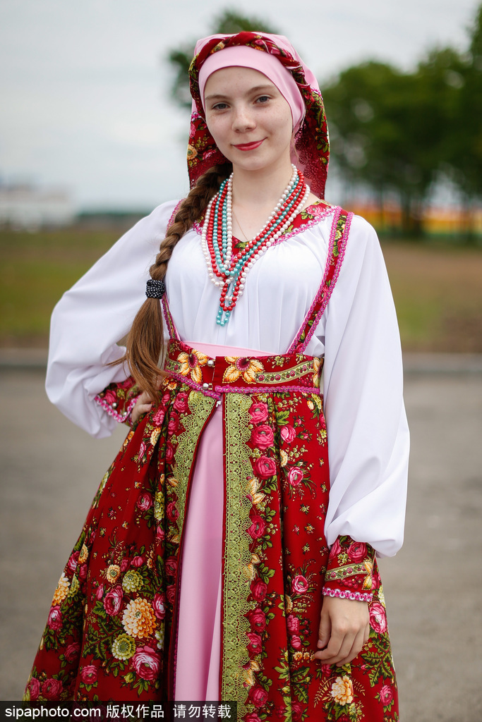 关于俄罗斯球员表现抢眼，球迷欢呼雀跃的信息