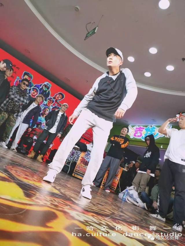 关于哈化堡队球迷活动吸引众多粉丝加入的信息