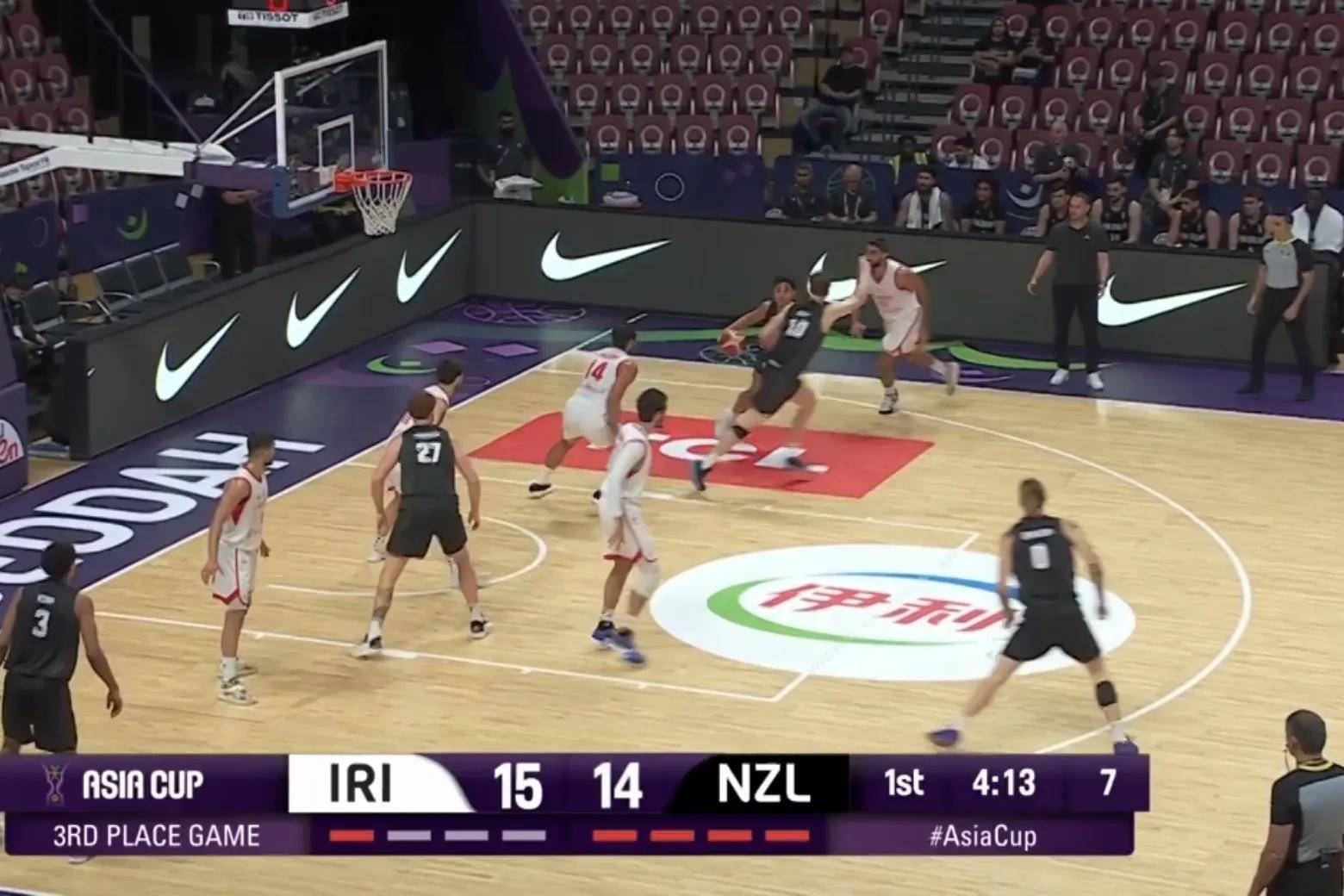 亚洲篮球锦标战局触目惊心，球员奋勇拼搏的简单介绍