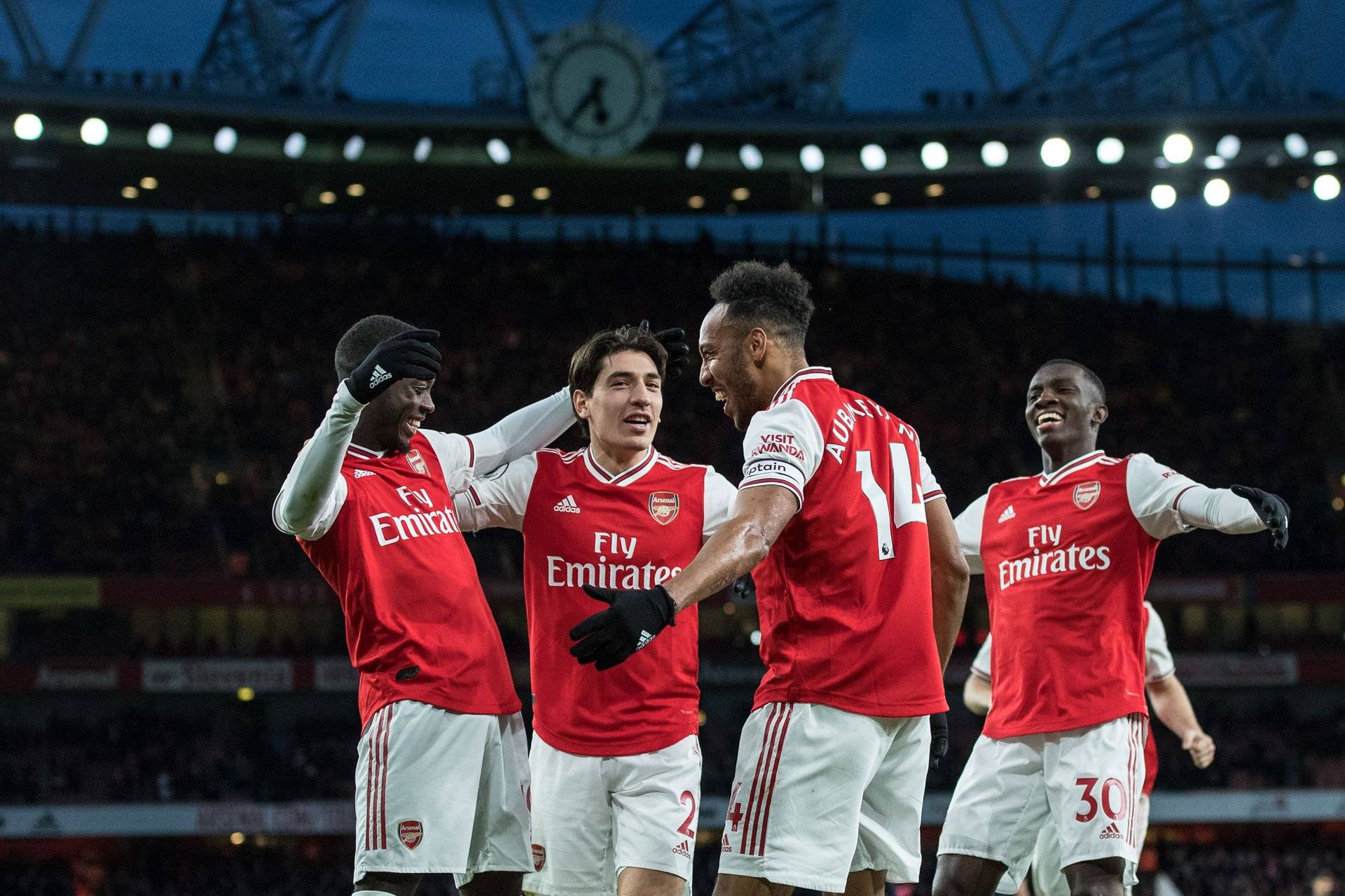 包含阿森纳欲继续胜利之路，迎战南安普敦的词条