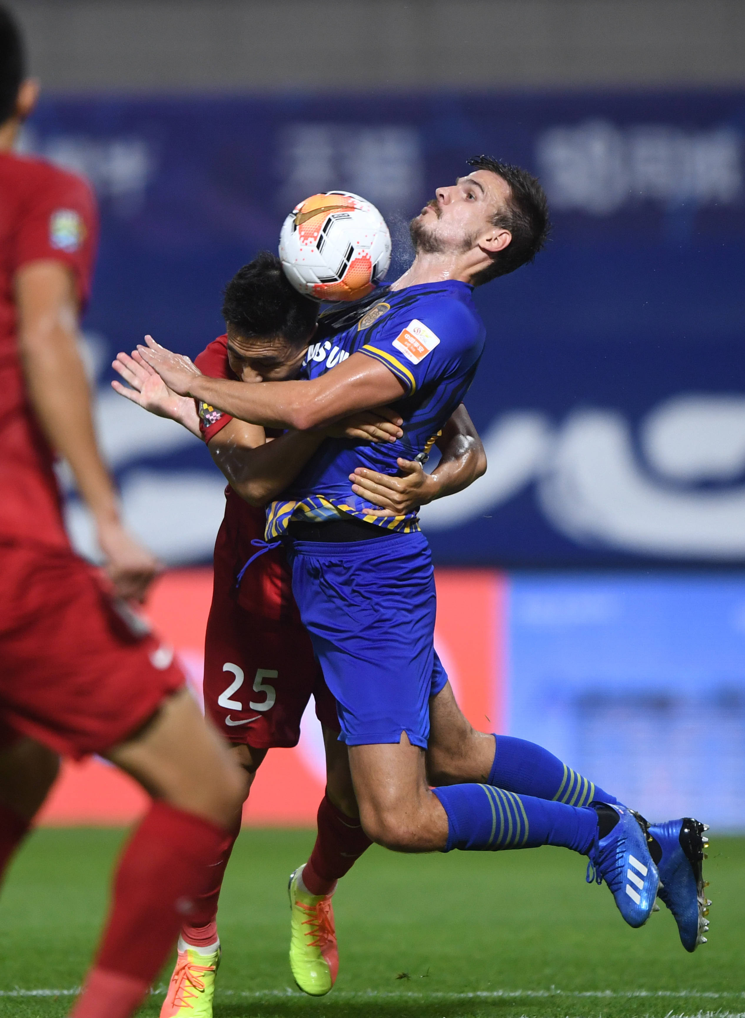 苏宁客场击败河南建业，继续保持不败