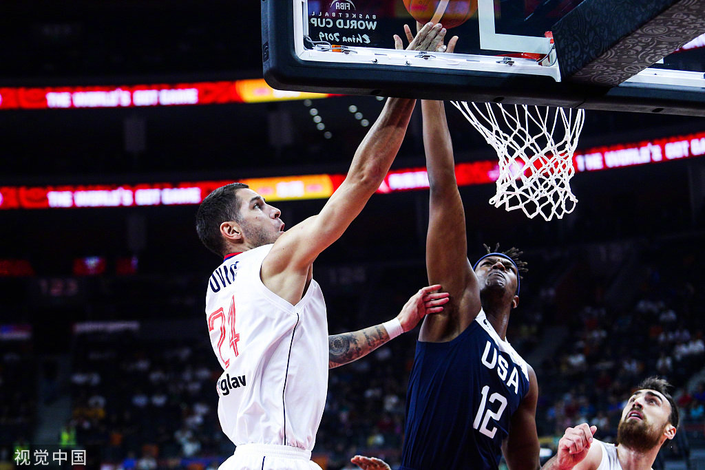 塞尔维亚队积分榜首位创造历史性一刻