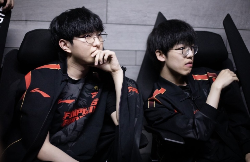 FPX翻盘HLE，Ruler开启传奇时刻鏖战多局淘汰赛，点燃全场激情的简单介绍