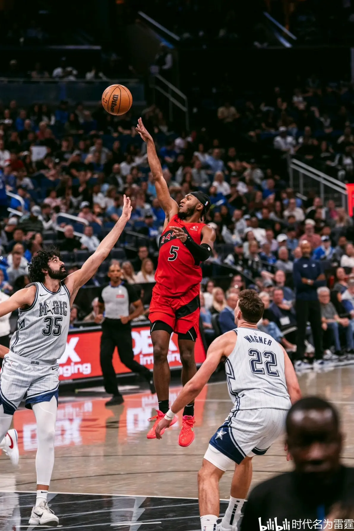 快船战胜猛龙，取得系列赛首胜