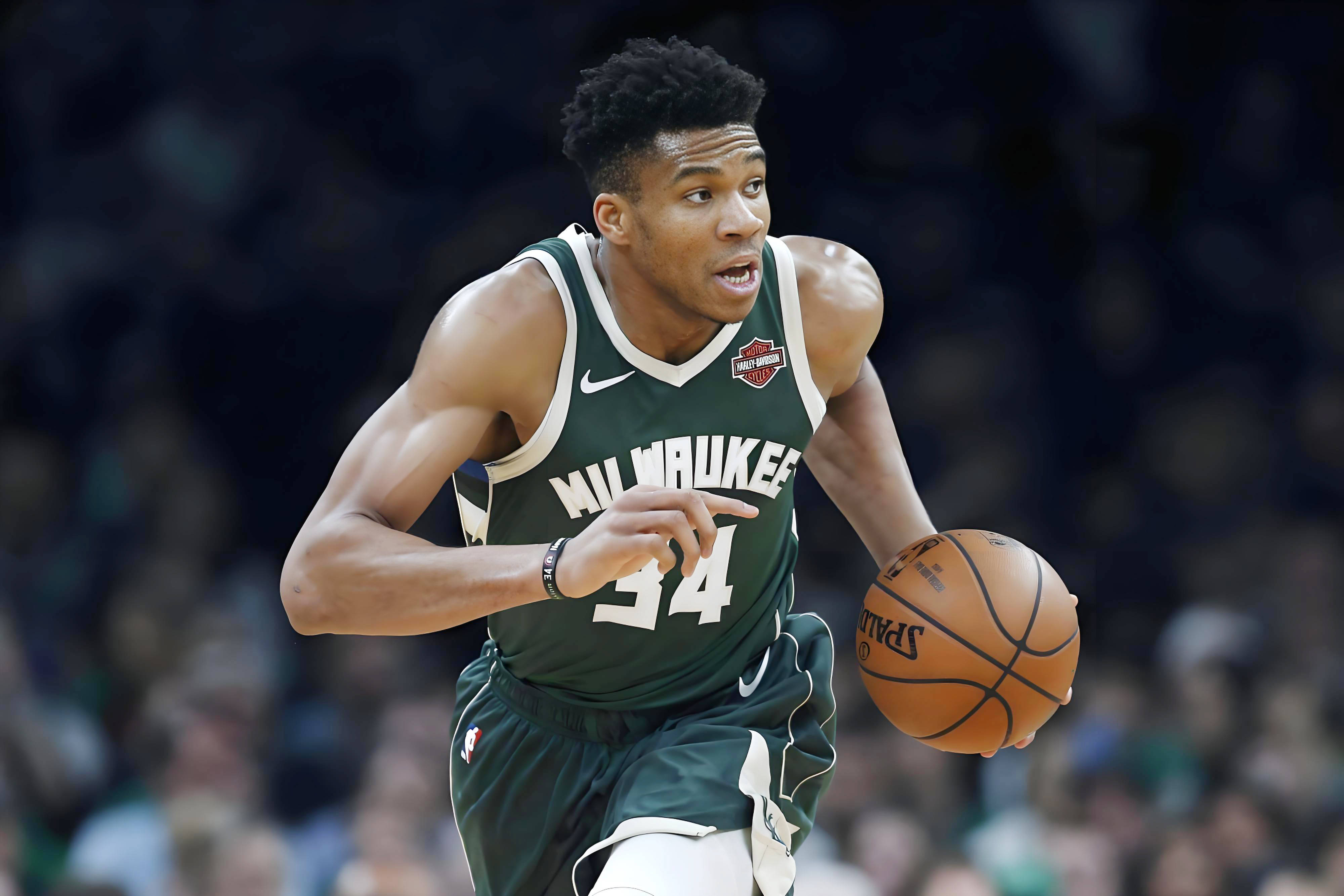 雄鹿险胜独行侠，字母哥压哨绝杀