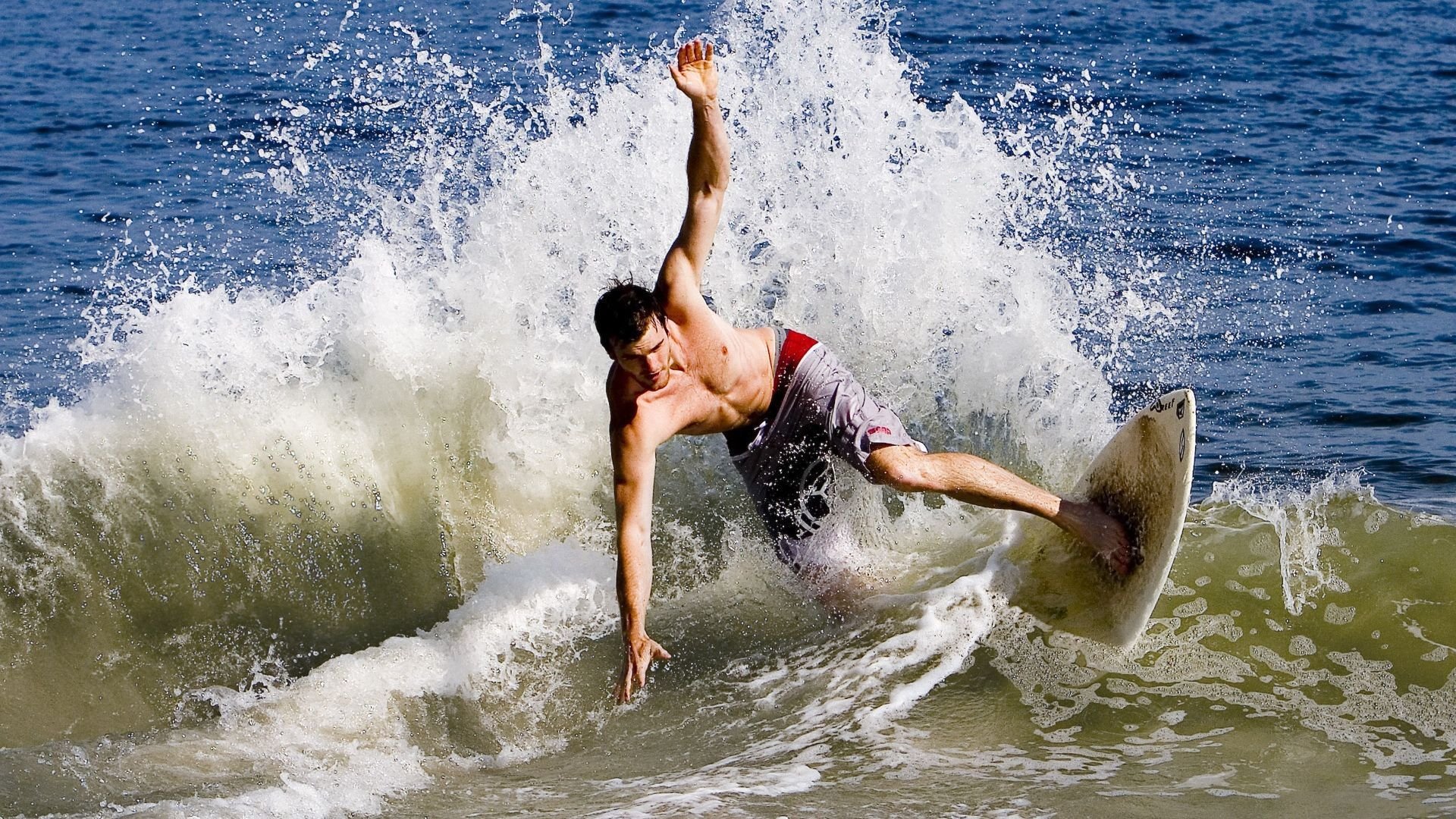 浓眉擎天柱!湖人碾碎老鹰展冠军相