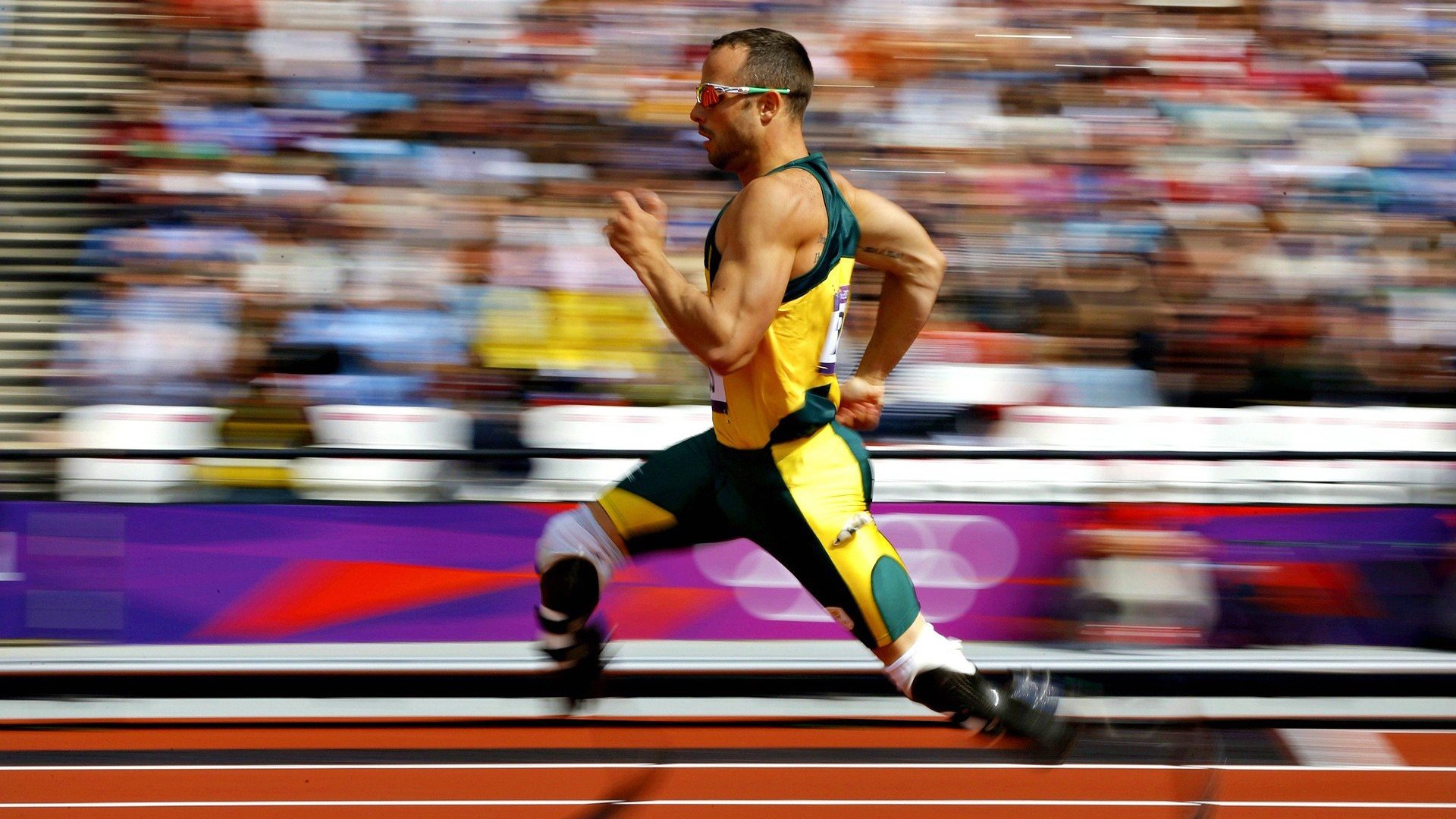 诺里斯世纪超车，银红闪电如何挑落蓝色王朝，跨越王座之路